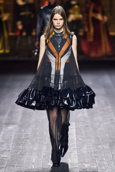 Look 4